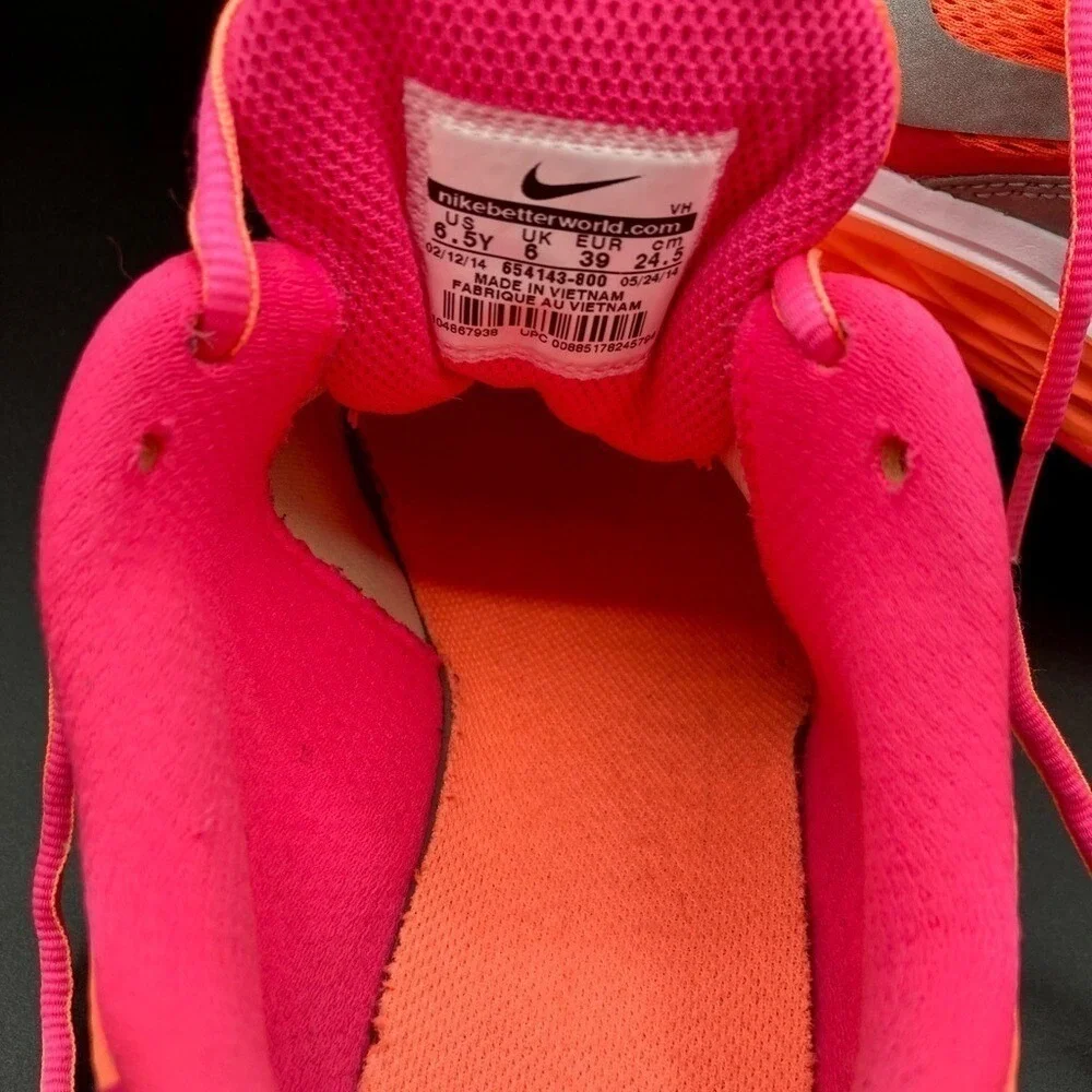 NIKE Dual‎ Fusion 3 running shoe, size 6.5 youth or 8.5 women's.